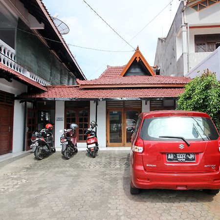 Reddoorz Plus Near Alun Alun Selatan Джокьякарта Экстерьер фото