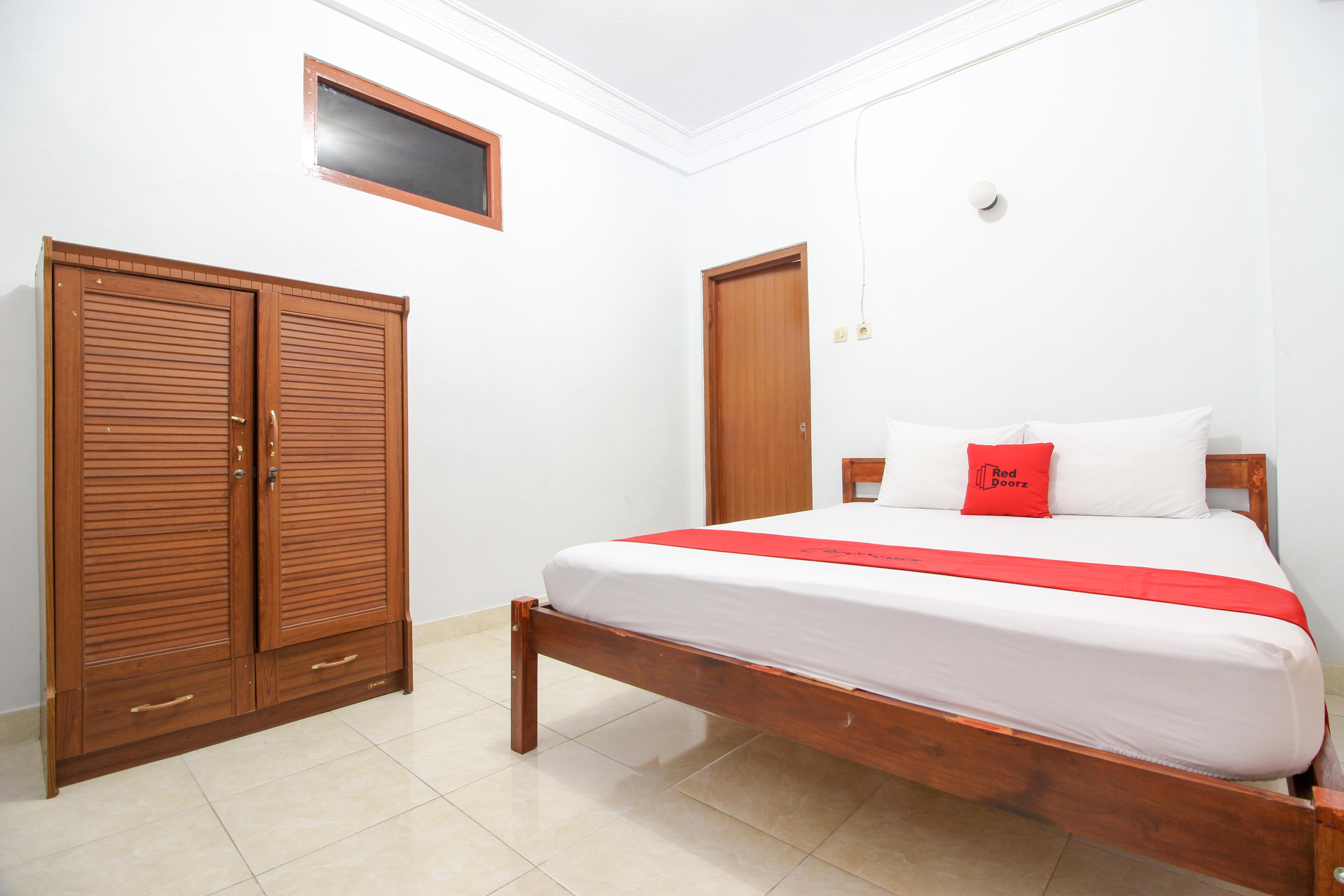 Reddoorz Plus Near Alun Alun Selatan Джокьякарта Экстерьер фото