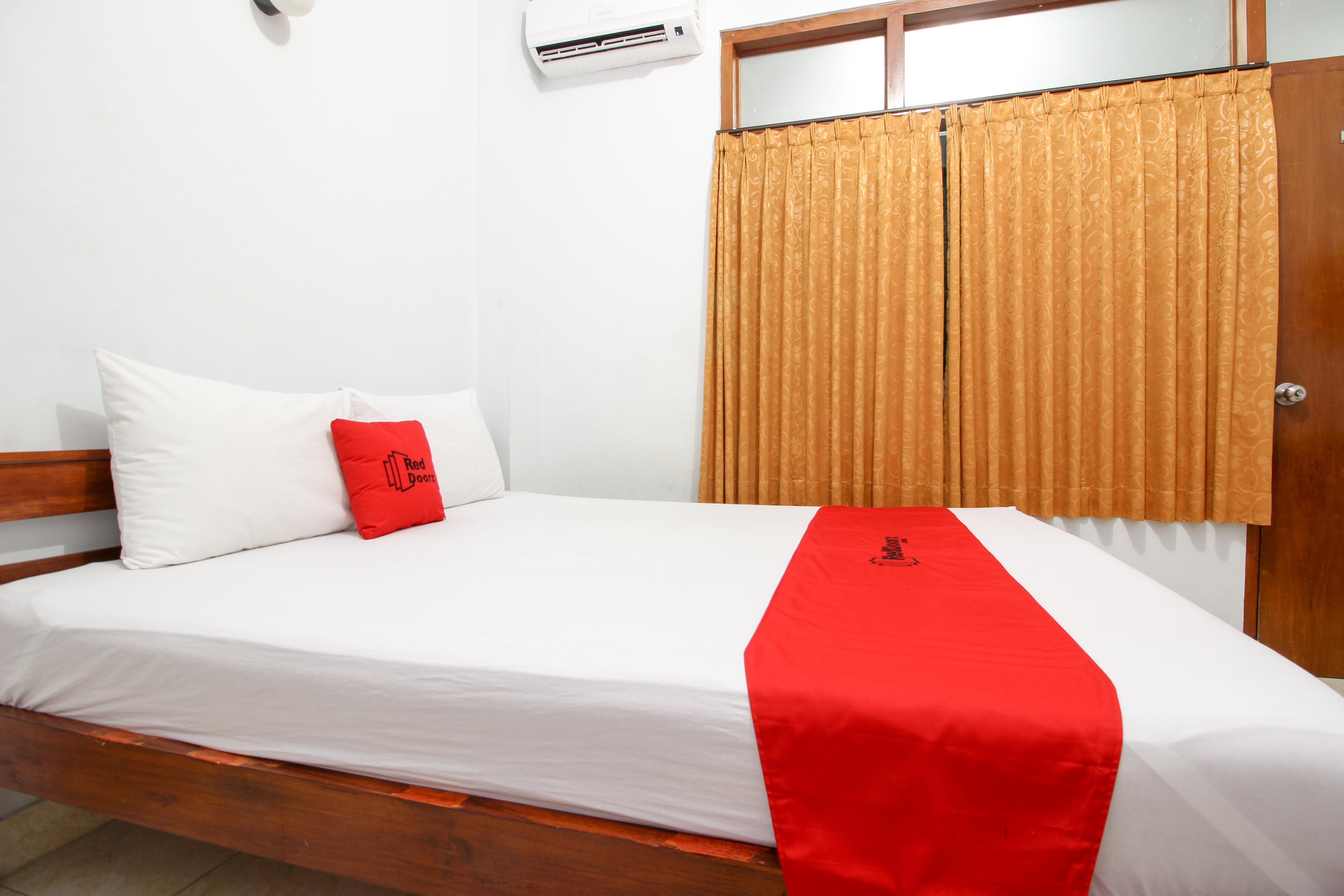 Reddoorz Plus Near Alun Alun Selatan Джокьякарта Экстерьер фото