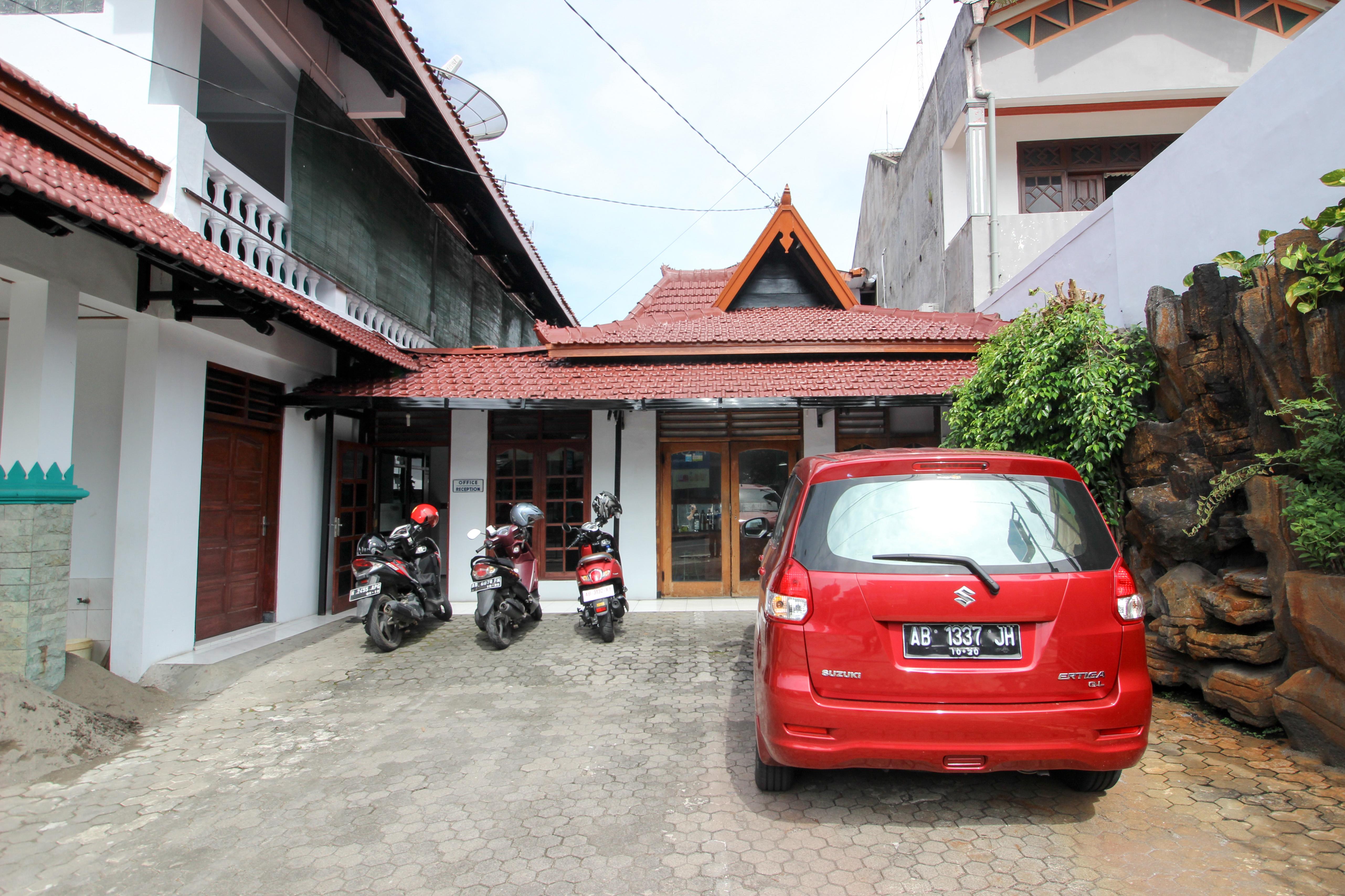 Reddoorz Plus Near Alun Alun Selatan Джокьякарта Экстерьер фото