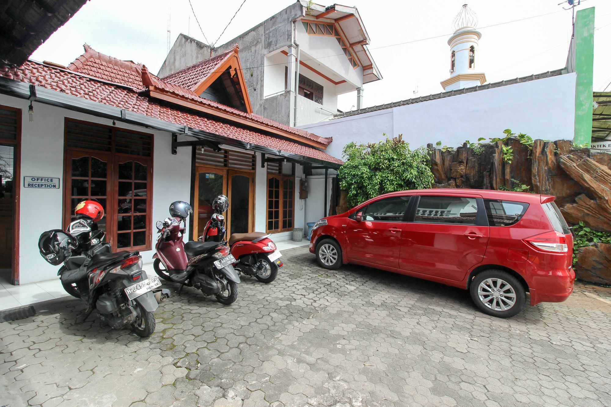 Reddoorz Plus Near Alun Alun Selatan Джокьякарта Экстерьер фото