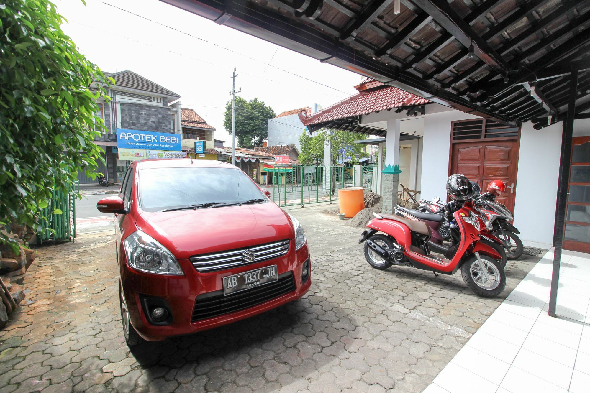 Reddoorz Plus Near Alun Alun Selatan Джокьякарта Экстерьер фото